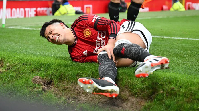 Lisandro Martinez nghỉ 8 tuần, nguy cơ lỡ đại chiến Manchester- Ảnh 3. Lisandro Martinez nghỉ 8 tuần, nguy cơ lỡ đại chiến Manchester- Ảnh 3.