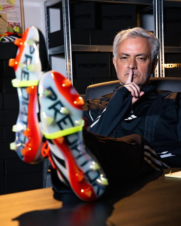 Mourinho để lại món quà kèm 9 chữ cay đắng cho "kẻ phản bội"- Ảnh 1. Mourinho để lại món quà kèm 9 chữ cay đắng cho "kẻ phản bội"- Ảnh 1.