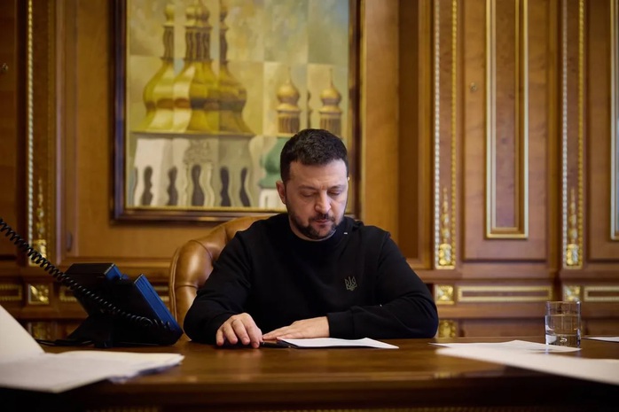 Tổng thống Volodymyr Zelensky đang đề nghị quốc hội gia hạn thiết quân luật thêm 3 tháng. Ảnh: X (Twitter) Tổng thống Volodymyr Zelensky đang đề nghị quốc hội gia hạn thiết quân luật thêm 3 tháng. Ảnh: X (Twitter)