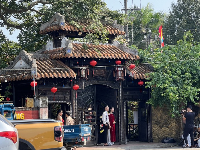 Khởi tố vụ án liên quan 2 quán cà phê "mọc" trong Bảo tàng Quảng Ngãi- Ảnh 3. Khởi tố vụ án liên quan 2 quán cà phê "mọc" trong Bảo tàng Quảng Ngãi- Ảnh 3.