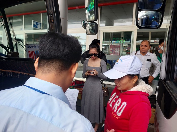 Cảnh nhộn nhịp tại bến xe Đà Nẵng- Ảnh 2. Cảnh nhộn nhịp tại bến xe Đà Nẵng- Ảnh 2.
