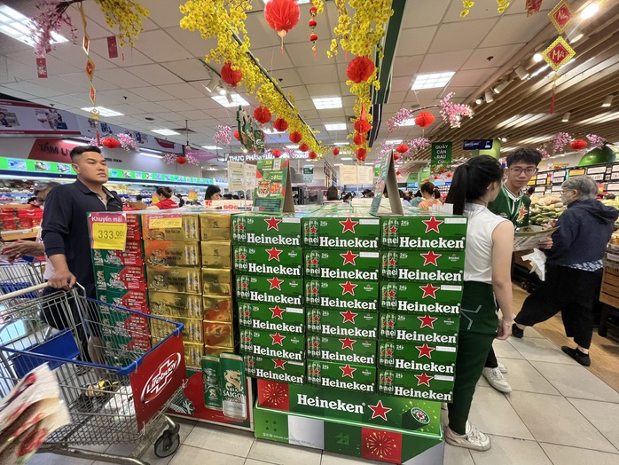 Bia Tết ế nhưng có loại vẫn "cháy hàng" cục bộ- Ảnh 1. Bia Tết ế nhưng có loại vẫn "cháy hàng" cục bộ- Ảnh 1.
