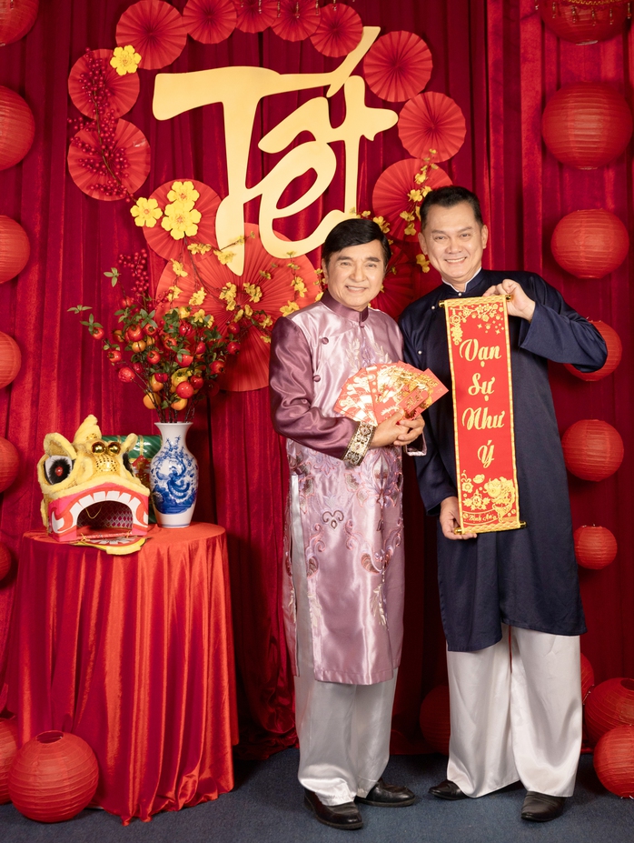 NSND Việt Anh, NSƯT Hữu Châu, Trấn Thành… rạng rỡ với áo dài!- Ảnh 2. NSND Việt Anh, NSƯT Hữu Châu, Trấn Thành… rạng rỡ với áo dài!- Ảnh 2.
