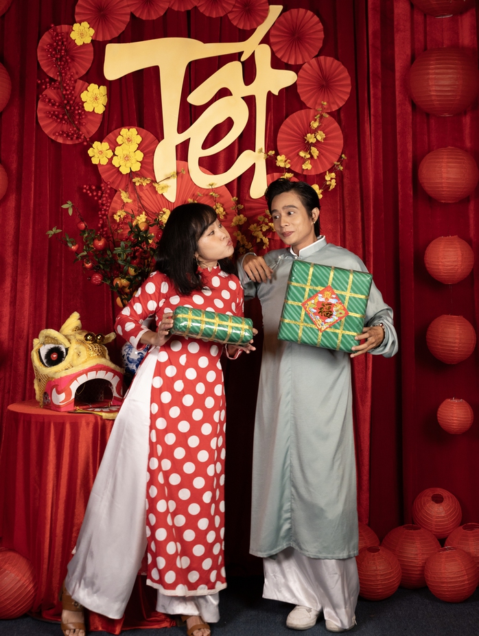 NSND Việt Anh, NSƯT Hữu Châu, Trấn Thành… rạng rỡ với áo dài!- Ảnh 6. NSND Việt Anh, NSƯT Hữu Châu, Trấn Thành… rạng rỡ với áo dài!- Ảnh 6.