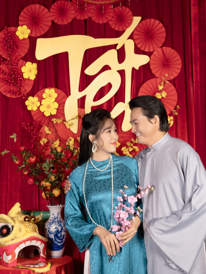 NSND Việt Anh, NSƯT Hữu Châu, Trấn Thành… rạng rỡ với áo dài!- Ảnh 3. NSND Việt Anh, NSƯT Hữu Châu, Trấn Thành… rạng rỡ với áo dài!- Ảnh 3.