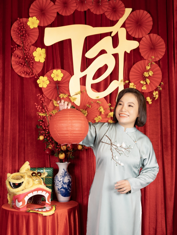 NSND Việt Anh, NSƯT Hữu Châu, Trấn Thành… rạng rỡ với áo dài!- Ảnh 9. NSND Việt Anh, NSƯT Hữu Châu, Trấn Thành… rạng rỡ với áo dài!- Ảnh 9.