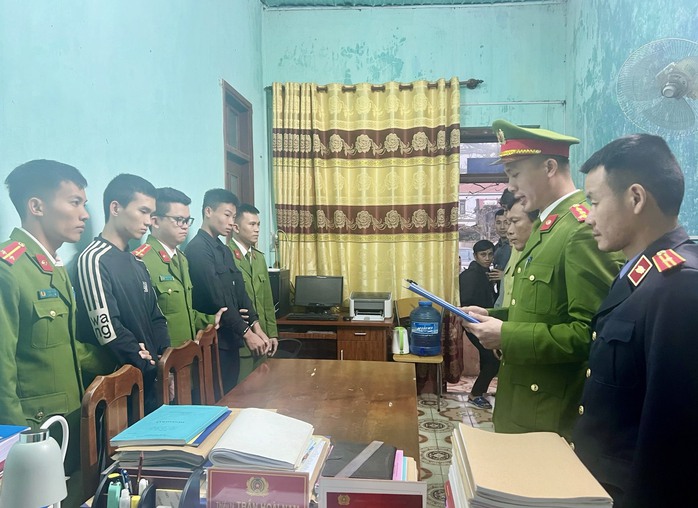 Hẹn nhau đấu kiếm rồi cùng vào trại "ăn Tết"- Ảnh 1. Hẹn nhau đấu kiếm rồi cùng vào trại "ăn Tết"- Ảnh 1.