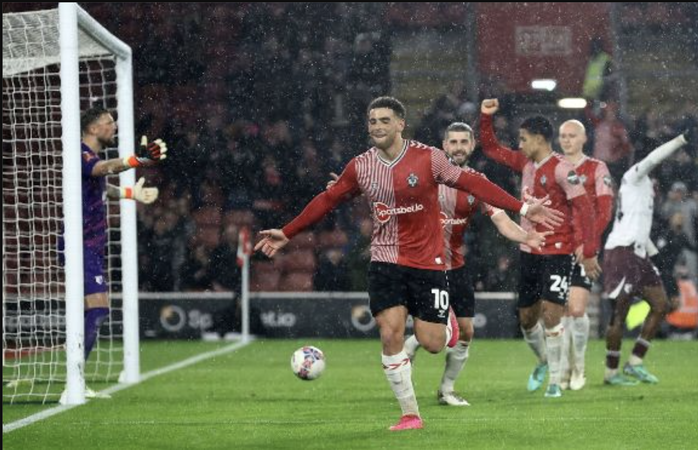Southampton hẹn gặp Liverpool, "Quỷ đỏ" chờ đối thủ vòng 5 FA Cup- Ảnh 3. Southampton hẹn gặp Liverpool, "Quỷ đỏ" chờ đối thủ vòng 5 FA Cup- Ảnh 3.