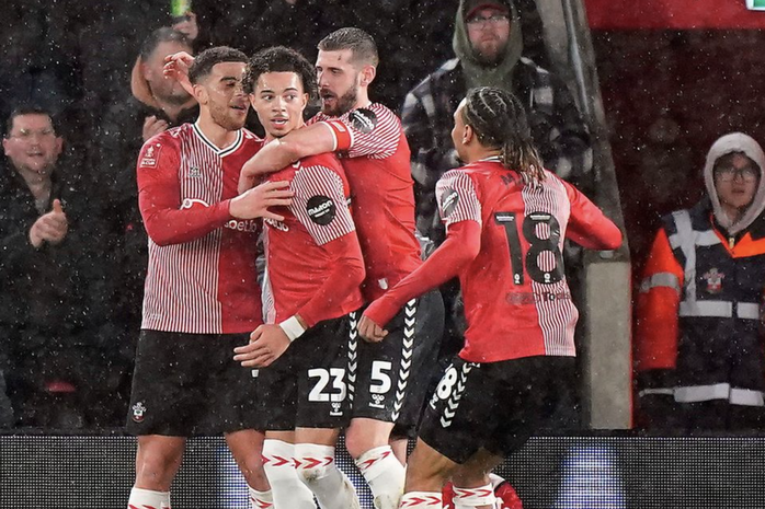 Southampton hẹn gặp Liverpool, "Quỷ đỏ" chờ đối thủ vòng 5 FA Cup- Ảnh 1. Southampton hẹn gặp Liverpool, "Quỷ đỏ" chờ đối thủ vòng 5 FA Cup- Ảnh 1.