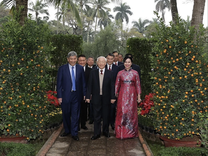 Tổng Bí thư Nguyễn Phú Trọng dâng hương tưởng niệm Chủ tịch Hồ Chí Minh tại Nhà 67- Ảnh 5. Tổng Bí thư Nguyễn Phú Trọng dâng hương tưởng niệm Chủ tịch Hồ Chí Minh tại Nhà 67- Ảnh 5.