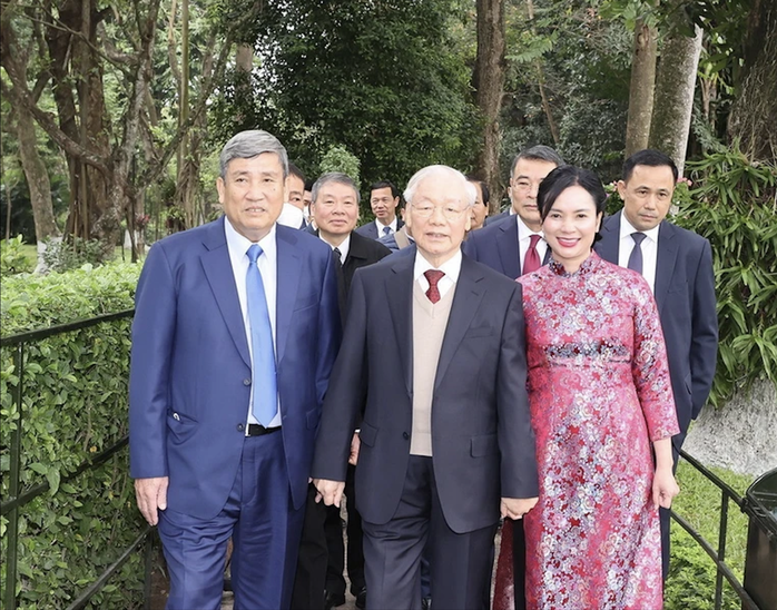 Tổng Bí thư Nguyễn Phú Trọng dâng hương tưởng niệm Chủ tịch Hồ Chí Minh tại Nhà 67- Ảnh 6. Tổng Bí thư Nguyễn Phú Trọng dâng hương tưởng niệm Chủ tịch Hồ Chí Minh tại Nhà 67- Ảnh 6.