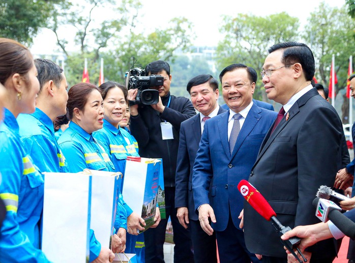 Chủ tịch Quốc hội chúc Tết Đảng bộ, chính quyền và nhân dân Hà Nội- Ảnh 9. Chủ tịch Quốc hội chúc Tết Đảng bộ, chính quyền và nhân dân Hà Nội- Ảnh 9.