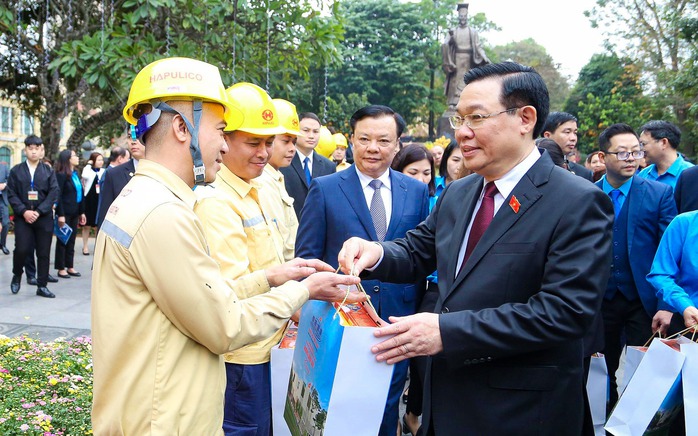 Chủ tịch Quốc hội chúc Tết Đảng bộ, chính quyền và nhân dân Hà Nội- Ảnh 10. Chủ tịch Quốc hội chúc Tết Đảng bộ, chính quyền và nhân dân Hà Nội- Ảnh 10.