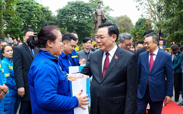 Chủ tịch Quốc hội chúc Tết Đảng bộ, chính quyền và nhân dân Hà Nội- Ảnh 11. Chủ tịch Quốc hội chúc Tết Đảng bộ, chính quyền và nhân dân Hà Nội- Ảnh 11.