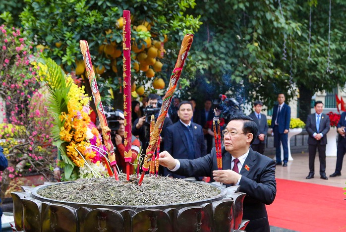 Chủ tịch Quốc hội chúc Tết Đảng bộ, chính quyền và nhân dân Hà Nội- Ảnh 8. Chủ tịch Quốc hội chúc Tết Đảng bộ, chính quyền và nhân dân Hà Nội- Ảnh 8.