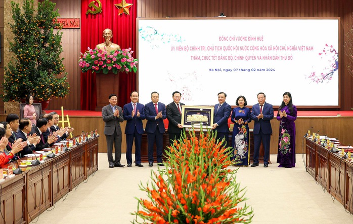 Chủ tịch Quốc hội chúc Tết Đảng bộ, chính quyền và nhân dân Hà Nội- Ảnh 2. Chủ tịch Quốc hội chúc Tết Đảng bộ, chính quyền và nhân dân Hà Nội- Ảnh 2.