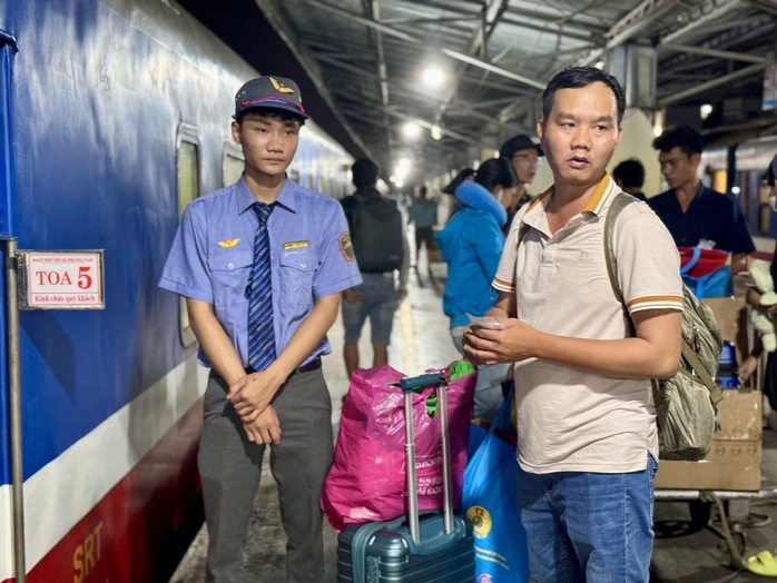 Làm việc xuyên Tết: Hạnh phúc vì được cống hiến- Ảnh 3. Làm việc xuyên Tết: Hạnh phúc vì được cống hiến- Ảnh 3.