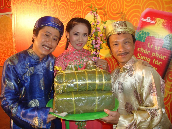 Rộn rã tiếng cười khi nghệ sĩ tấu hài chào Tết năm Thìn- Ảnh 2. Rộn rã tiếng cười khi nghệ sĩ tấu hài chào Tết năm Thìn- Ảnh 2.