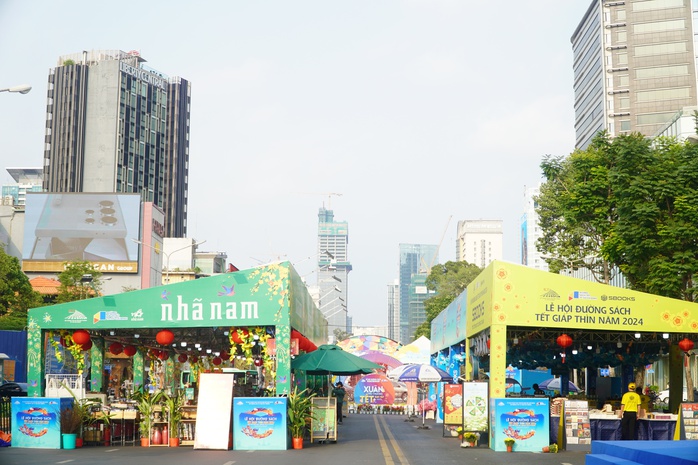 Lễ hội Đường Sách TP HCM Tết Giáp Thìn 2024: Nhiều nét mới ấn tượng- Ảnh 13. Lễ hội Đường Sách TP HCM Tết Giáp Thìn 2024: Nhiều nét mới ấn tượng- Ảnh 13.