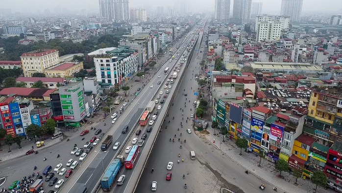 Ôtô xếp hàng dài 2 km để vào cao tốc Pháp Vân - Cầu Giẽ rời Thủ đô- Ảnh 2. Ôtô xếp hàng dài 2 km để vào cao tốc Pháp Vân - Cầu Giẽ rời Thủ đô- Ảnh 2.
