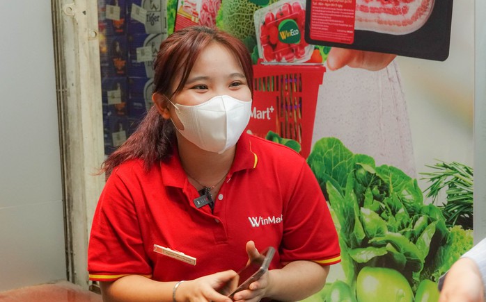 Sinh viên làm thêm ngày Tết: “Tết này chỉ mua một áo ấm cho em trai”- Ảnh 5. Sinh viên làm thêm ngày Tết: “Tết này chỉ mua một áo ấm cho em trai”- Ảnh 5.