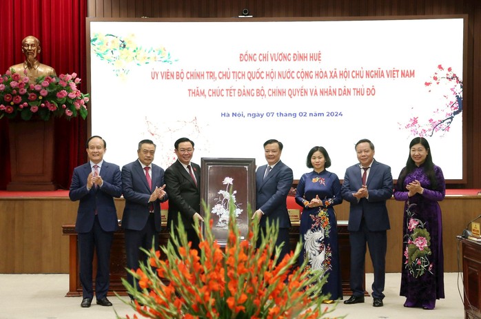 Chủ tịch Quốc hội Vương Đình Huệ: Tạo đột phá để thay đổi căn bản diện mạo Thủ đô- Ảnh 3. Chủ tịch Quốc hội Vương Đình Huệ: Tạo đột phá để thay đổi căn bản diện mạo Thủ đô- Ảnh 3.