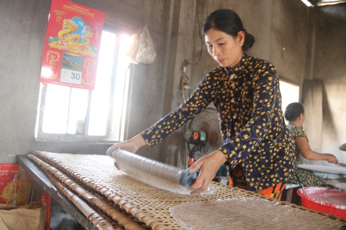Làng nghề bánh tráng Phú Long đỏ lửa- Ảnh 5.