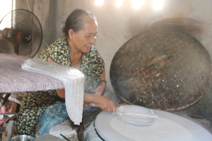 Làng nghề bánh tráng Phú Long đỏ lửa- Ảnh 3.
