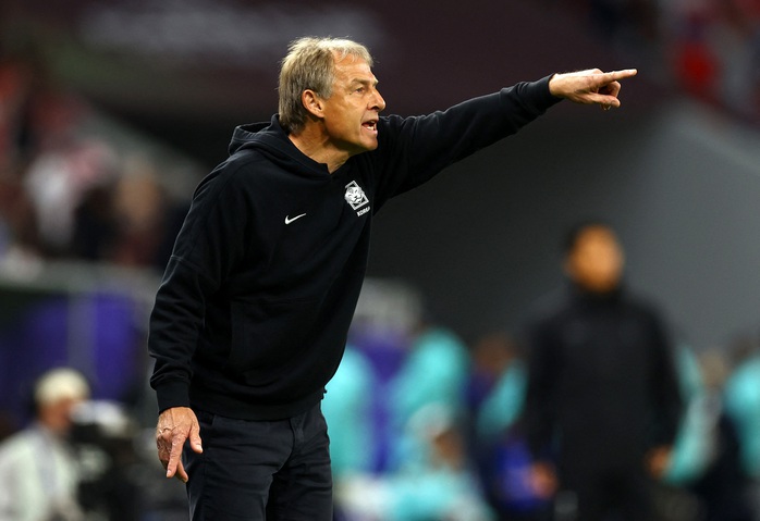 Hàn Quốc thua sốc Jordan: Son Heung-min xin lỗi, HLV Klinsmann hứng "gạch đá"- Ảnh 3. Hàn Quốc thua sốc Jordan: Son Heung-min xin lỗi, HLV Klinsmann hứng "gạch đá"- Ảnh 3.