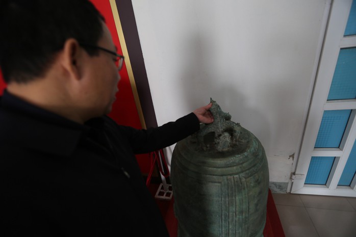 Cận cảnh chuông cổ hơn 600 năm, báu vật ghi dấu biến cố cuối thời Trần- Ảnh 1. Cận cảnh chuông cổ hơn 600 năm, báu vật ghi dấu biến cố cuối thời Trần- Ảnh 1.