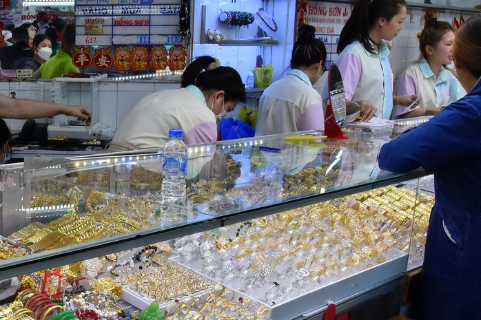 Giá vàng hôm nay, 8-2: Vàng thế giới đảo chiều đi xuống- Ảnh 1. Giá vàng hôm nay, 8-2: Vàng thế giới đảo chiều đi xuống- Ảnh 1.