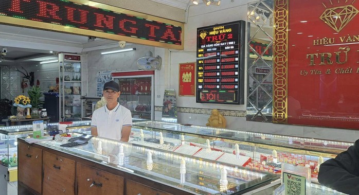 Giật dây chuyền, bán lấy tiền gửi vợ sắm Tết- Ảnh 1. Giật dây chuyền, bán lấy tiền gửi vợ sắm Tết- Ảnh 1.
