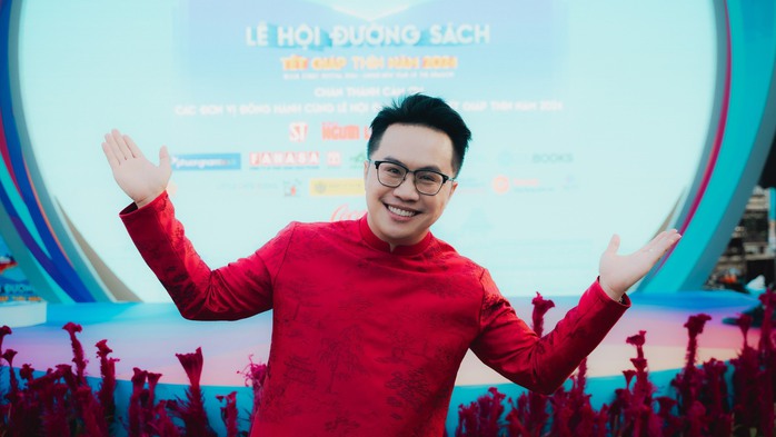 Lễ hội Đường Sách TP HCM Tết Giáp Thìn 2024: Nhiều nét mới ấn tượng- Ảnh 7. Lễ hội Đường Sách TP HCM Tết Giáp Thìn 2024: Nhiều nét mới ấn tượng- Ảnh 7.