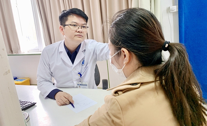 Cô gái trẻ ngất xỉu trên đường về sau khi làm đẹp đón Tết- Ảnh 1. Cô gái trẻ ngất xỉu trên đường về sau khi làm đẹp đón Tết- Ảnh 1.