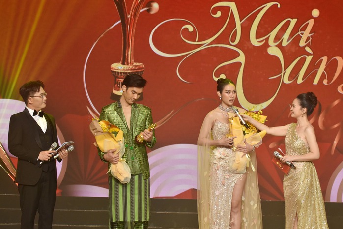 Nhan Phúc Vinh - Diệp Bảo Ngọc: Đón Xuân bên gia đình!- Ảnh 9. Nhan Phúc Vinh - Diệp Bảo Ngọc: Đón Xuân bên gia đình!- Ảnh 9.