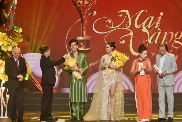 Nhan Phúc Vinh - Diệp Bảo Ngọc: Đón Xuân bên gia đình!- Ảnh 8. Nhan Phúc Vinh - Diệp Bảo Ngọc: Đón Xuân bên gia đình!- Ảnh 8.