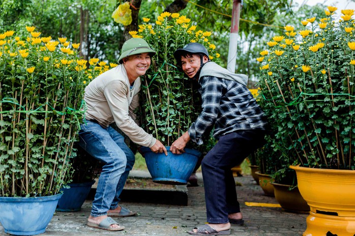 Khung cảnh nhộn nhịp ở chợ hoa Ba Đồn ngày giáp Tết- Ảnh 3. Khung cảnh nhộn nhịp ở chợ hoa Ba Đồn ngày giáp Tết- Ảnh 3.