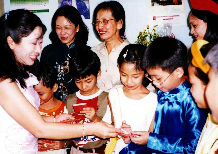 "Xuân sum vầy - Tết sẻ chia": Ấm áp tình thân ngày Tết- Ảnh 1. "Xuân sum vầy - Tết sẻ chia": Ấm áp tình thân ngày Tết- Ảnh 1.