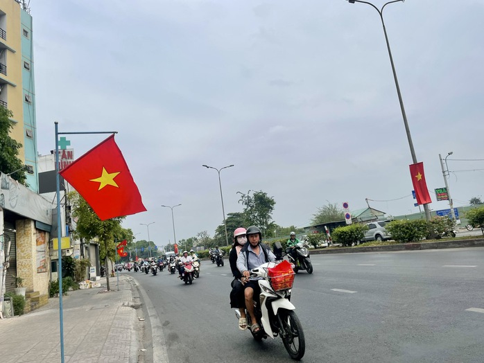 Ngày 29 Tết, đường sá TP HCM thông thoáng, người dân nô nức du xuân- Ảnh 1. Ngày 29 Tết, đường sá TP HCM thông thoáng, người dân nô nức du xuân- Ảnh 1.
