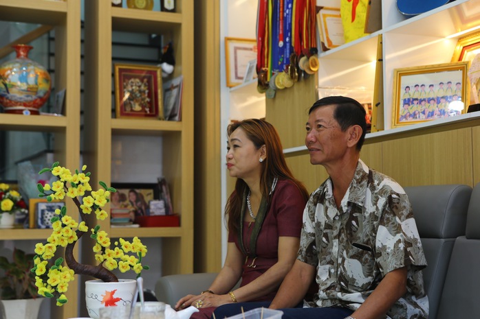 Cha tuyển thủ bóng đá Huỳnh Như: "Tết kém vui khi thiếu bóng con gái"- Ảnh 2. Cha tuyển thủ bóng đá Huỳnh Như: "Tết kém vui khi thiếu bóng con gái"- Ảnh 2.