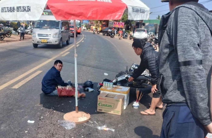 Xe khách lấn làn tông tử vong bé gái 3 tuổi trên đường về quê ăn Tết- Ảnh 4. Xe khách lấn làn tông tử vong bé gái 3 tuổi trên đường về quê ăn Tết- Ảnh 4.