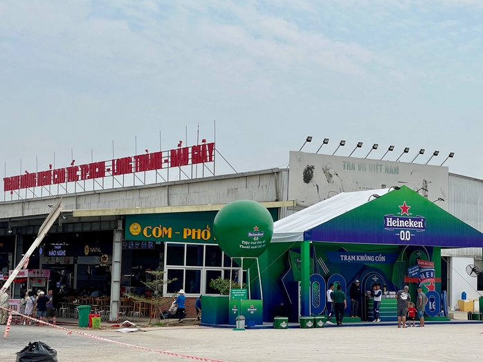 Vụ tiếp thị bia trên cao tốc: Heineken nói gì?- Ảnh 1. Vụ tiếp thị bia trên cao tốc: Heineken nói gì?- Ảnh 1.