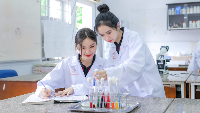Chớ “hoa mắt” khi trường ĐH tung học bổng “khủng”!- Ảnh 1. Chớ “hoa mắt” khi trường ĐH tung học bổng “khủng”!- Ảnh 1.