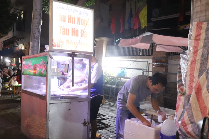 Bám trụ mưu sinh ngày cuối năm ở thành phố- Ảnh 2.