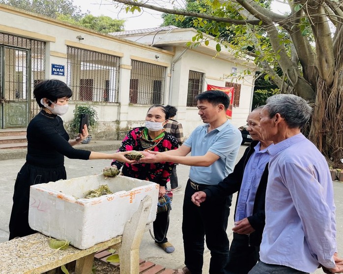 “Xuân sum vầy - Tết sẻ chia”: Tình người ở nơi đặc biệt- Ảnh 3. “Xuân sum vầy - Tết sẻ chia”: Tình người ở nơi đặc biệt- Ảnh 3.