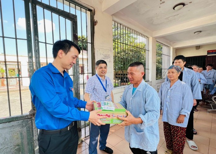 “Xuân sum vầy - Tết sẻ chia”: Tình người ở nơi đặc biệt- Ảnh 2. “Xuân sum vầy - Tết sẻ chia”: Tình người ở nơi đặc biệt- Ảnh 2.