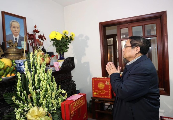 Thủ tướng Phạm Minh Chính dâng hương cố Thủ tướng Phạm Văn Đồng- Ảnh 1. Thủ tướng Phạm Minh Chính dâng hương cố Thủ tướng Phạm Văn Đồng- Ảnh 1.