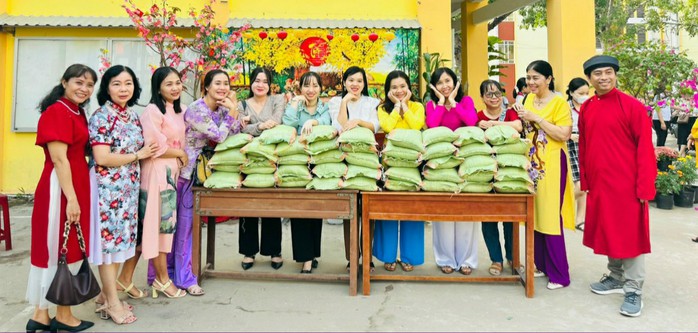 "Xuân sum vầy - Tết sẻ chia": Học sinh vui Tết, thầy cô yên lòng- Ảnh 2. "Xuân sum vầy - Tết sẻ chia": Học sinh vui Tết, thầy cô yên lòng- Ảnh 2.