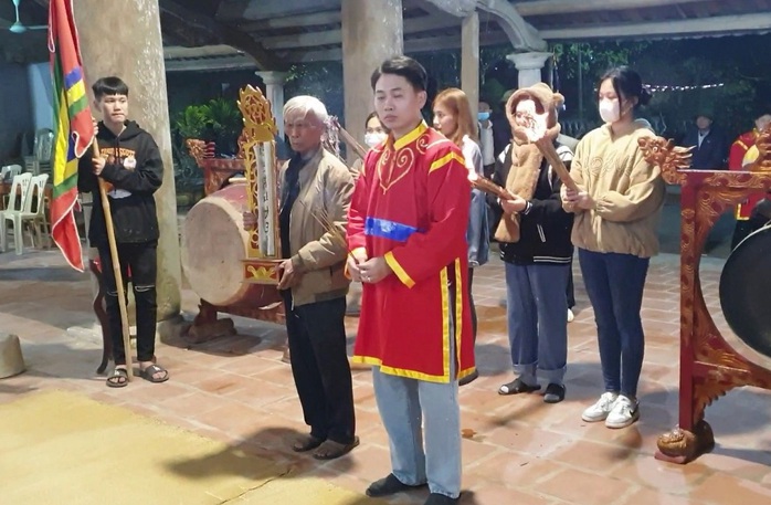 Độc đáo tục rước lửa cầu may mắn đêm giao thừa ở xứ Thanh- Ảnh 3. Độc đáo tục rước lửa cầu may mắn đêm giao thừa ở xứ Thanh- Ảnh 3.
