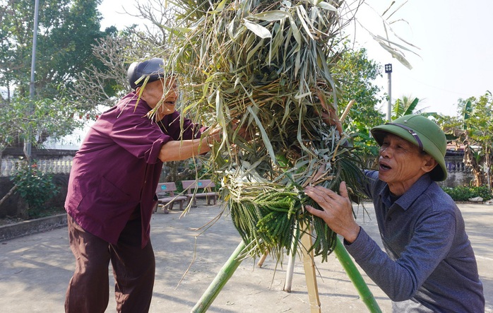 Độc đáo tục rước lửa cầu may mắn đêm giao thừa ở xứ Thanh- Ảnh 4. Độc đáo tục rước lửa cầu may mắn đêm giao thừa ở xứ Thanh- Ảnh 4.